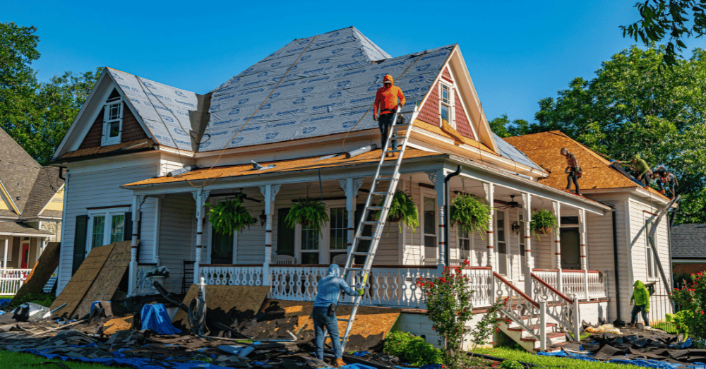 5 things a professional contractor would never do - contractors installing a new roof